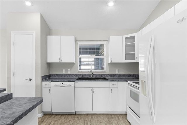 423 SE 23rd ST, Cape Coral, FL 33990