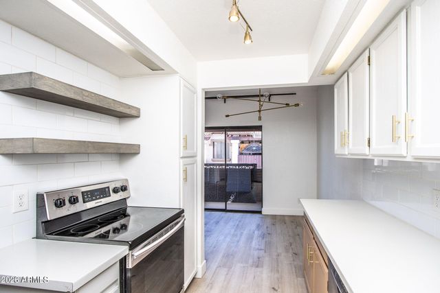 3102 E CLARENDON Avenue 207, Phoenix, AZ 85016