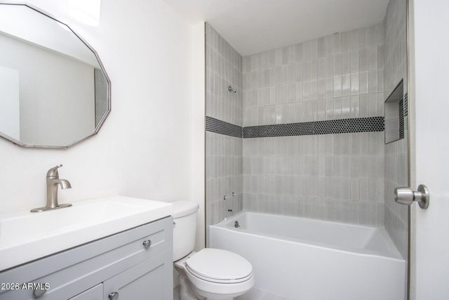 3102 E CLARENDON Avenue 207, Phoenix, AZ 85016