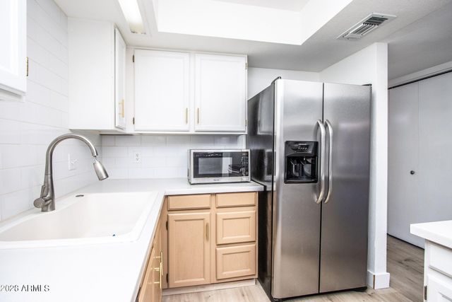 3102 E CLARENDON Avenue 207, Phoenix, AZ 85016