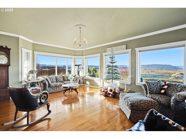 3720 COLUMBIA VIEW Dr, The Dalles, OR 97058