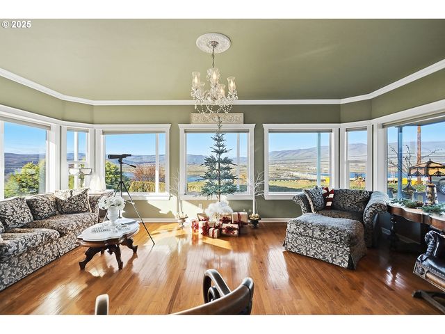 3720 COLUMBIA VIEW Dr, The Dalles, OR 97058