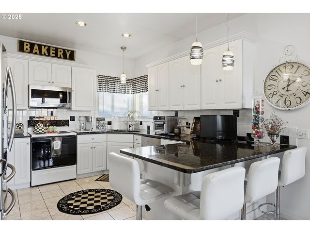 3720 COLUMBIA VIEW Dr, The Dalles, OR 97058