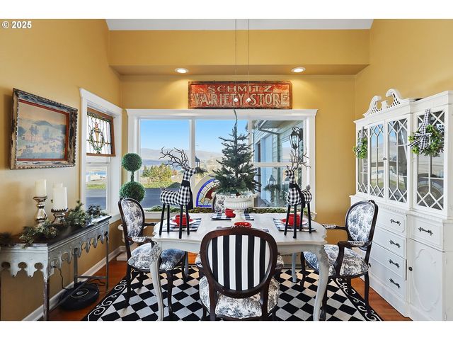 3720 COLUMBIA VIEW Dr, The Dalles, OR 97058