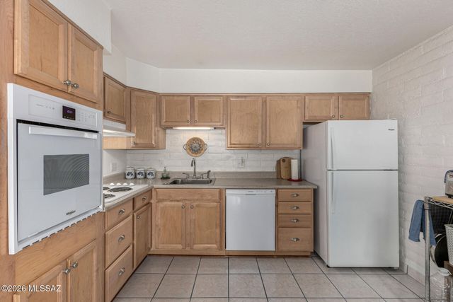 8450 E Old Spanish Trl Apt 212, Tucson, AZ 85710