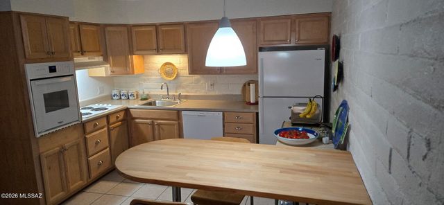 8450 E Old Spanish Trl Apt 212, Tucson, AZ 85710