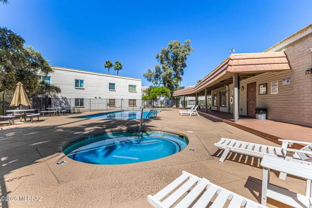 8450 E Old Spanish Trl Apt 212, Tucson, AZ 85710