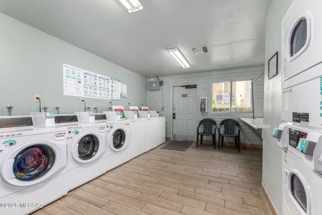 8450 E Old Spanish Trl Apt 212, Tucson, AZ 85710