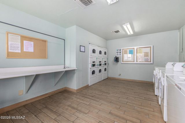 8450 E Old Spanish Trl Apt 212, Tucson, AZ 85710