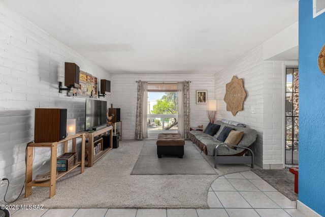 8450 E Old Spanish Trl Apt 212, Tucson, AZ 85710