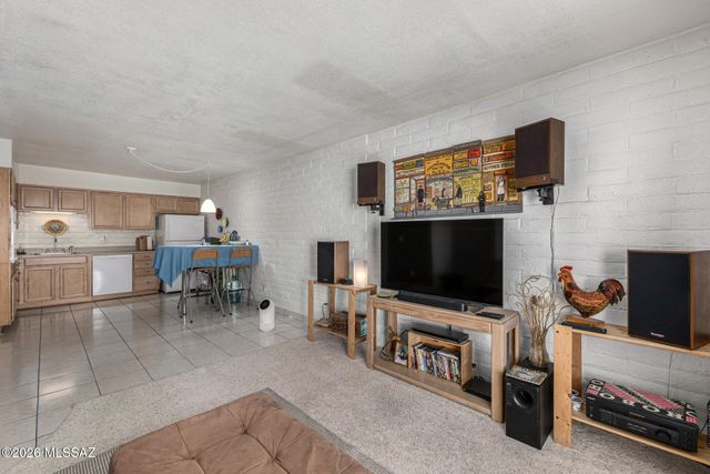 8450 E Old Spanish Trl Apt 212, Tucson, AZ 85710