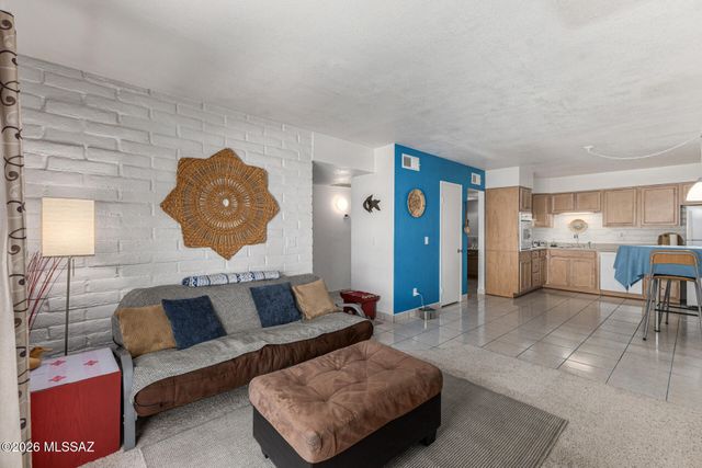 8450 E Old Spanish Trl Apt 212, Tucson, AZ 85710