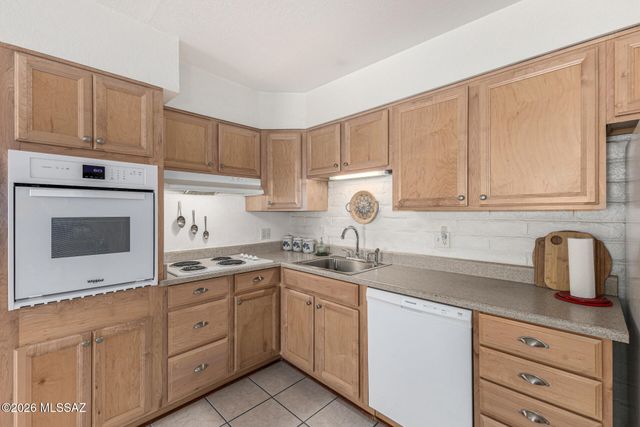 8450 E Old Spanish Trl Apt 212, Tucson, AZ 85710