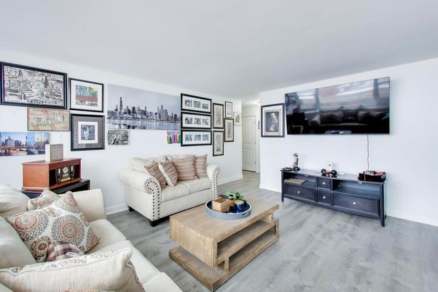 4250 N Marine Drive 2324, Chicago, IL 60613