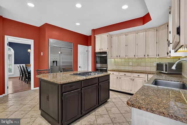 9105 OAK CHASE CT, Fairfax Station, VA 22039