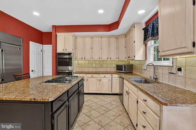 9105 OAK CHASE CT, Fairfax Station, VA 22039