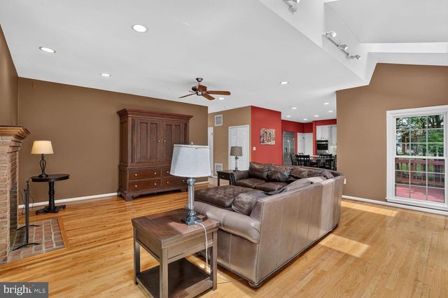9105 OAK CHASE CT, Fairfax Station, VA 22039
