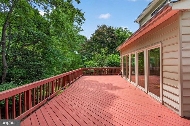 9105 OAK CHASE CT, Fairfax Station, VA 22039