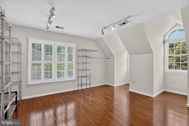 9105 OAK CHASE CT, Fairfax Station, VA 22039