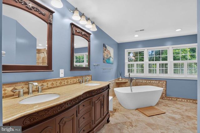 9105 OAK CHASE CT, Fairfax Station, VA 22039