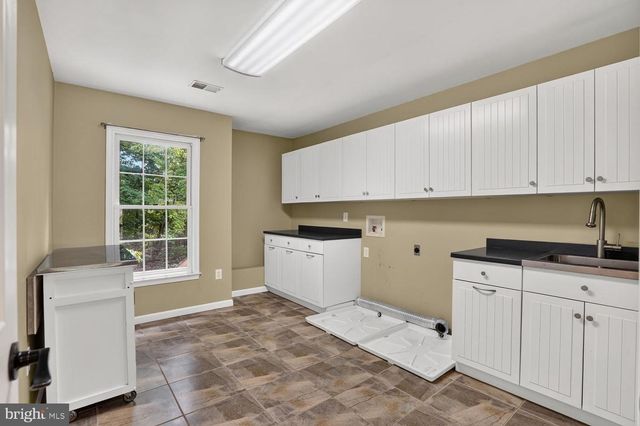 9105 OAK CHASE CT, Fairfax Station, VA 22039