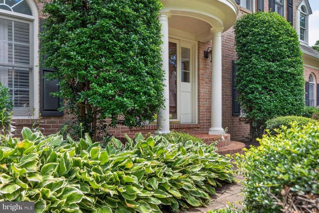 9105 OAK CHASE CT, Fairfax Station, VA 22039