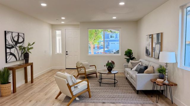 5417 Elk Hollow Ct, Elk Grove, CA 95758