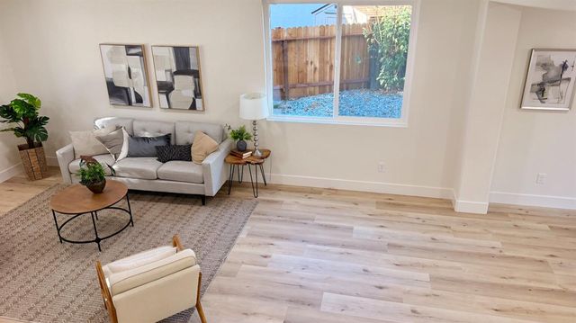 5417 Elk Hollow Ct, Elk Grove, CA 95758