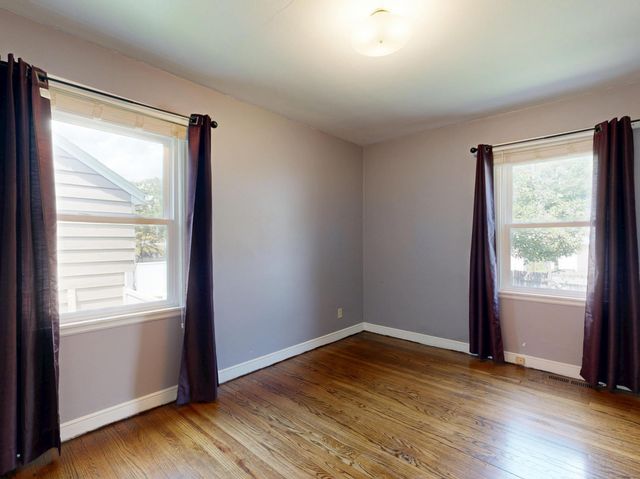 1945 Nevada Avenue E, Saint Paul, MN 55119
