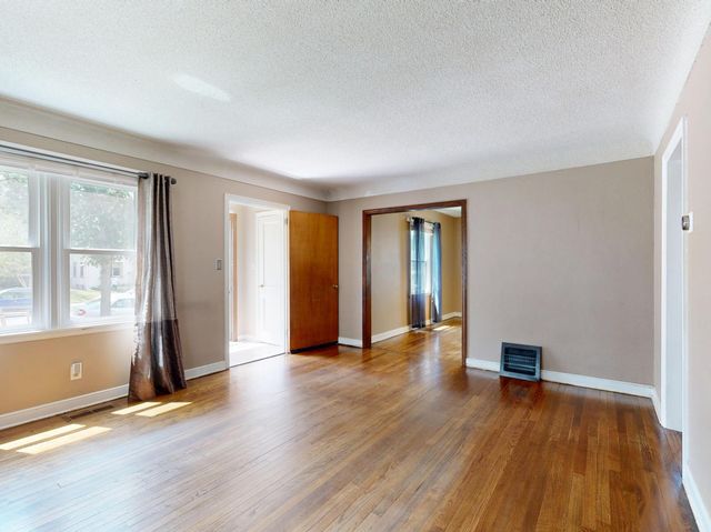 1945 Nevada Avenue E, Saint Paul, MN 55119