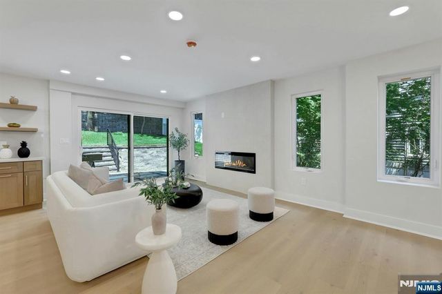279 Jefferson Avenue, Cresskill, NJ 07626