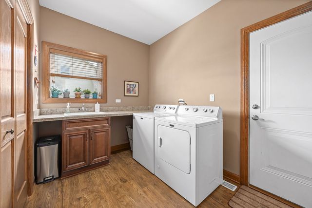 311 W Frontier Drive, Minooka, IL 60447