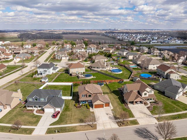 311 W Frontier Drive, Minooka, IL 60447