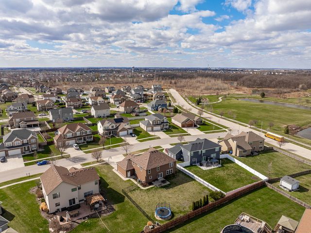311 W Frontier Drive, Minooka, IL 60447