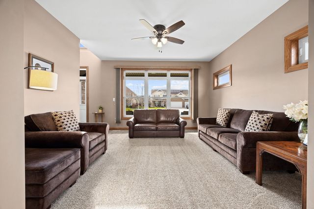 311 W Frontier Drive, Minooka, IL 60447