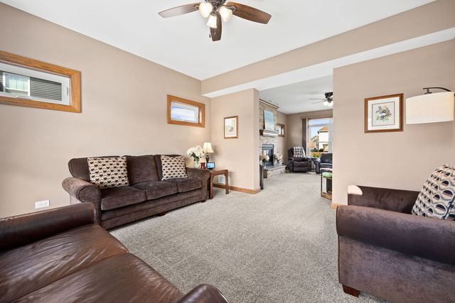 311 W Frontier Drive, Minooka, IL 60447