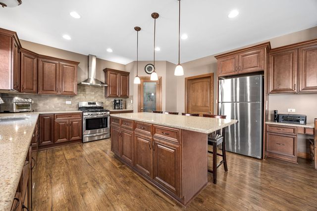 311 W Frontier Drive, Minooka, IL 60447