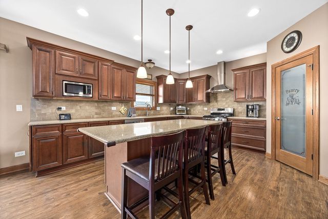 311 W Frontier Drive, Minooka, IL 60447