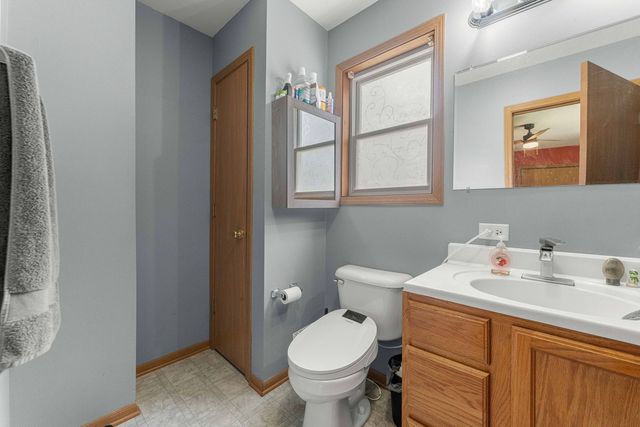 1820 W Oakleaf Drive, Mchenry, IL 60051
