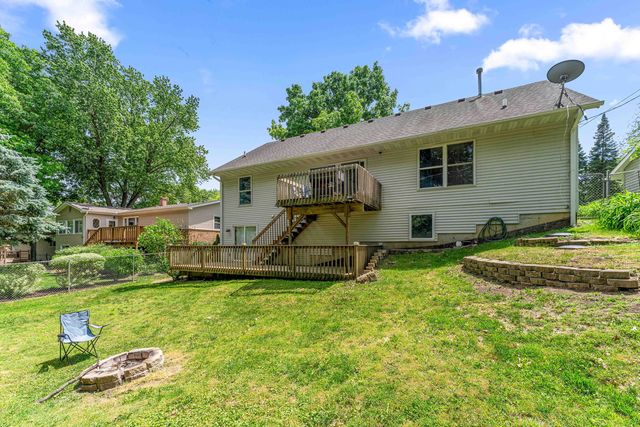 1820 W Oakleaf Drive, Mchenry, IL 60051
