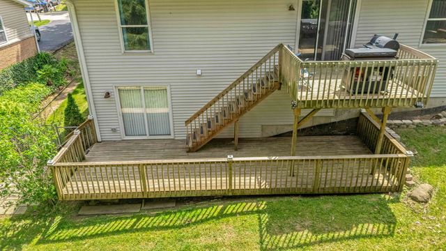 1820 W Oakleaf Drive, Mchenry, IL 60051