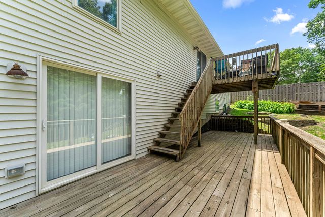 1820 W Oakleaf Drive, Mchenry, IL 60051