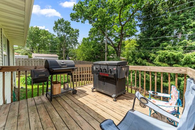 1820 W Oakleaf Drive, Mchenry, IL 60051