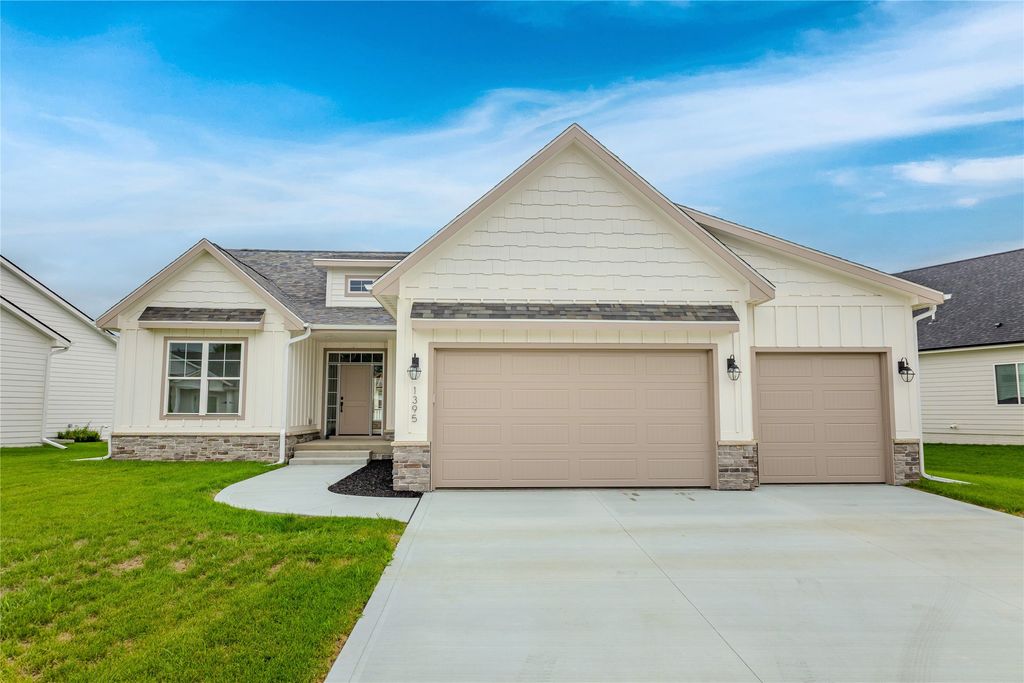 1395 NW Red Oak Drive, Waukee, IA 50263
