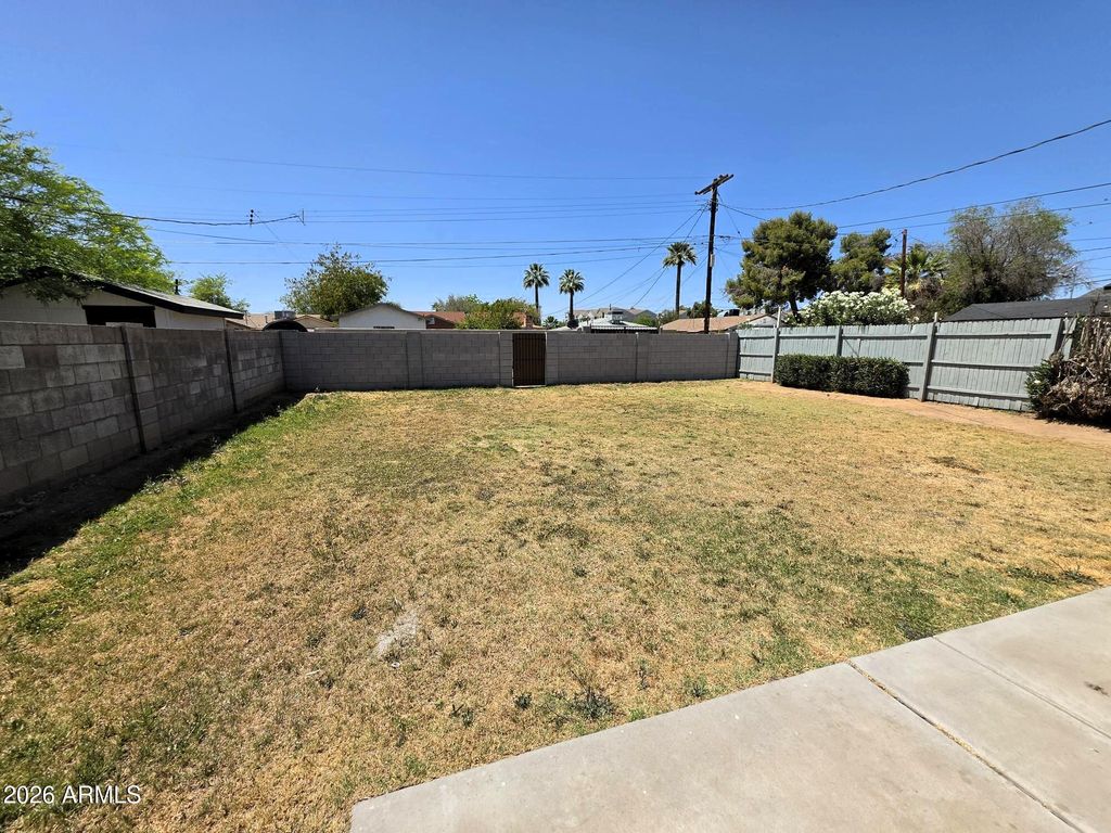 Image 16 of property listing at 4642 N 10TH Street, Phoenix, AZ 85014