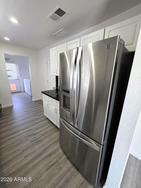 Image 6 of property listing at 4642 N 10TH Street, Phoenix, AZ 85014