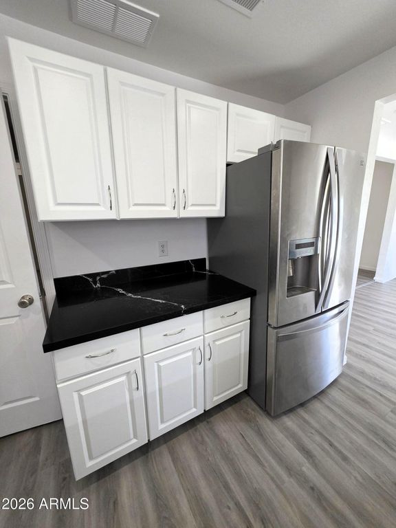 Image 7 of property listing at 4642 N 10TH Street, Phoenix, AZ 85014