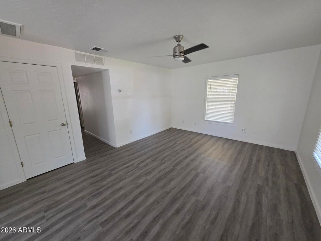 Image 9 of property listing at 4642 N 10TH Street, Phoenix, AZ 85014