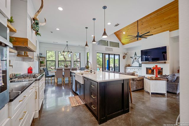 340 Warbler, Spring Branch, TX 78070