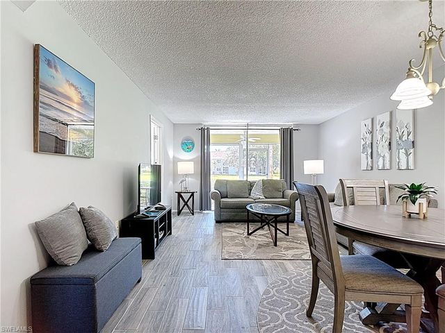 200 Turtle Lake CT 109, Naples, FL 34105